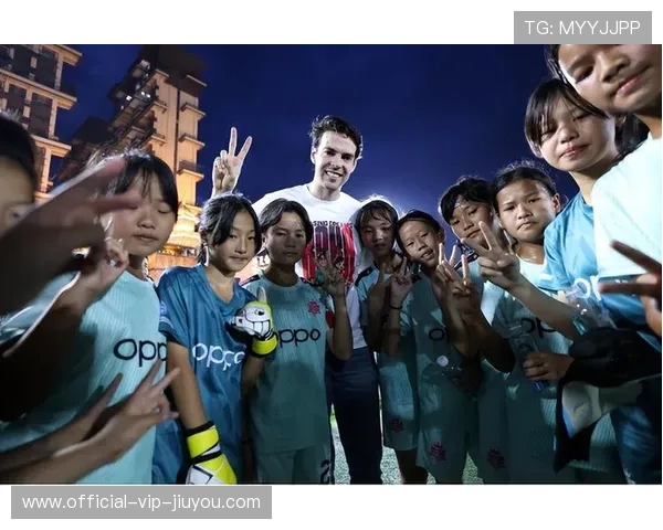 冠军球队球员家庭携手公益用爱拉近社区的心灵距离