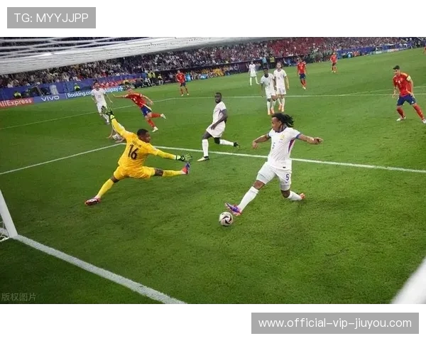 亚马尔左脚弧线直奔远角