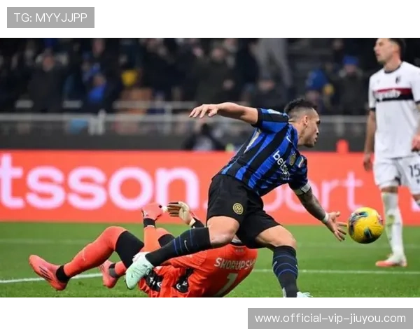 劳塔罗插入禁区连续变向，让国际米兰前场极具爆破能力